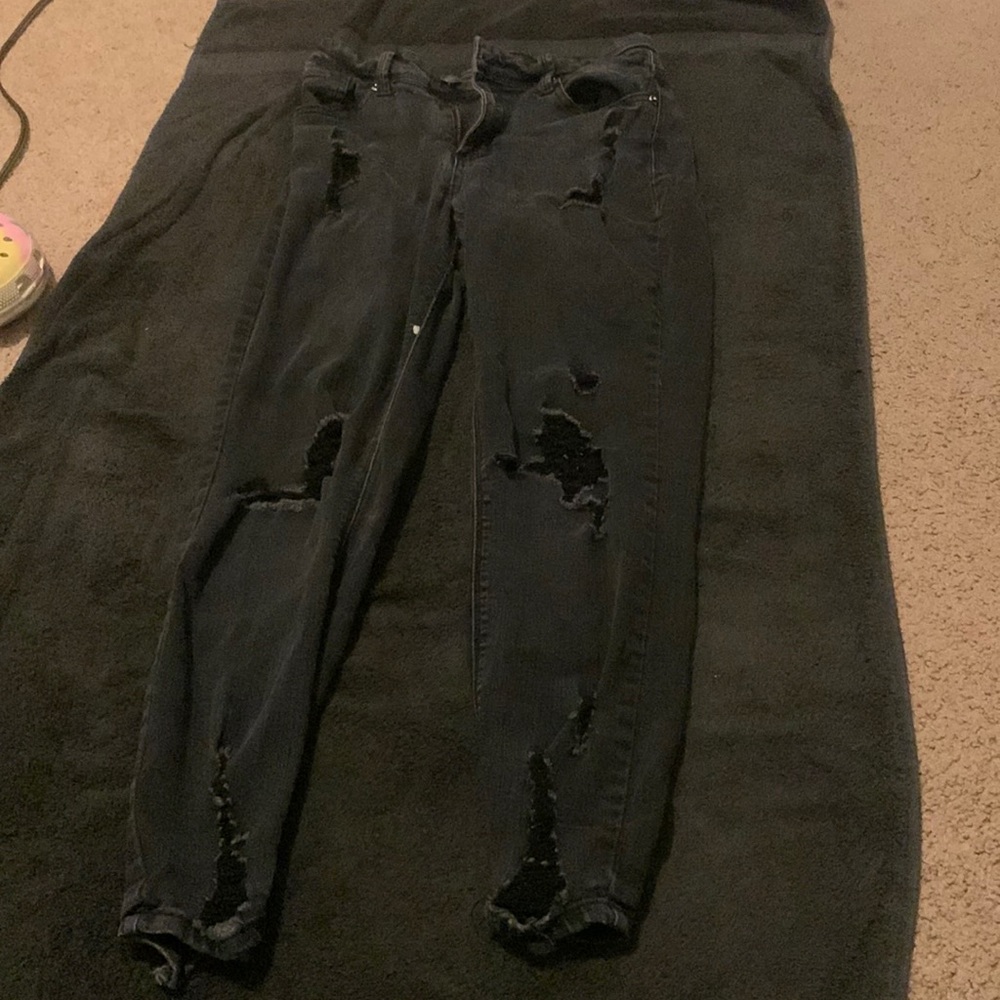 Low rise ripped jeans